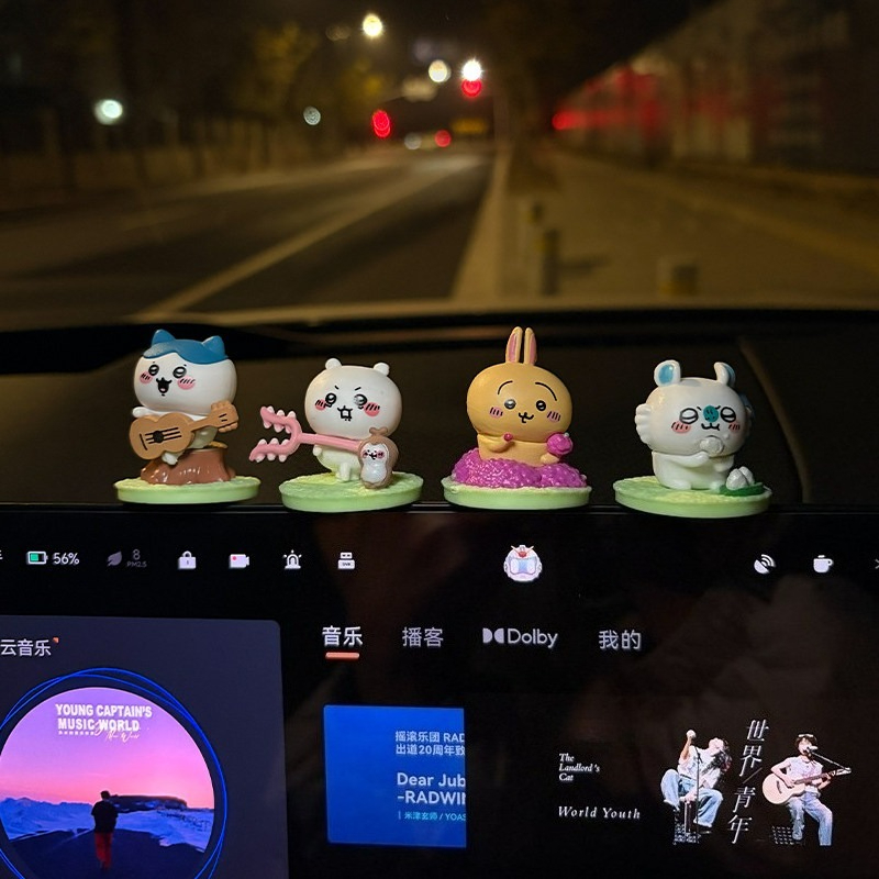 Car Accessories Japanese - Figurine Anime Chiikawa Hachiware untuk Dashboard